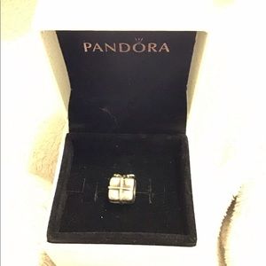 Pandora Present Charm